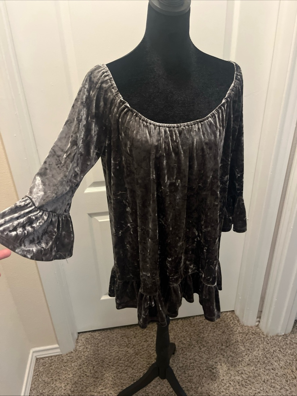 Beach Lunch Lounge Crushed Velvet Top Bell Sleeve tunic taupe Size XL ruffle